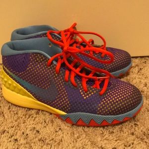 Nike Kyrie 1 GS Youth Basketball Shoes